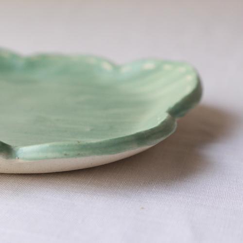 もくもくお皿 グリーン 手作り 陶器 かわいい kikomimi 横顔女の子とお花 |  | 03