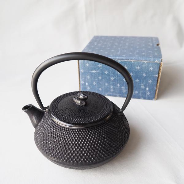 南部鉄器 急須 平丸アラレ0.3L 黒 小さめ かわいい おしゃれ 内側