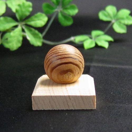 伊勢神宮 御山杉太珠 極 丸玉 スフィア 置き物 水色ポーチ付き 直径20mm 専用台 保証書 メール便不可 | 