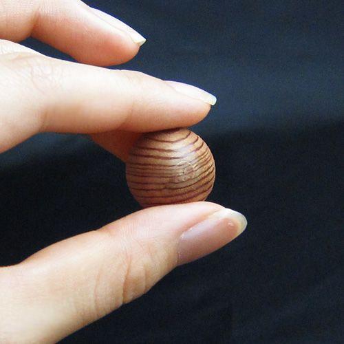 伊勢神宮 御山杉太珠 極 丸玉 スフィア 置き物 水色ポーチ付き 直径20mm 専用台 保証書 メール便不可 |  | 01