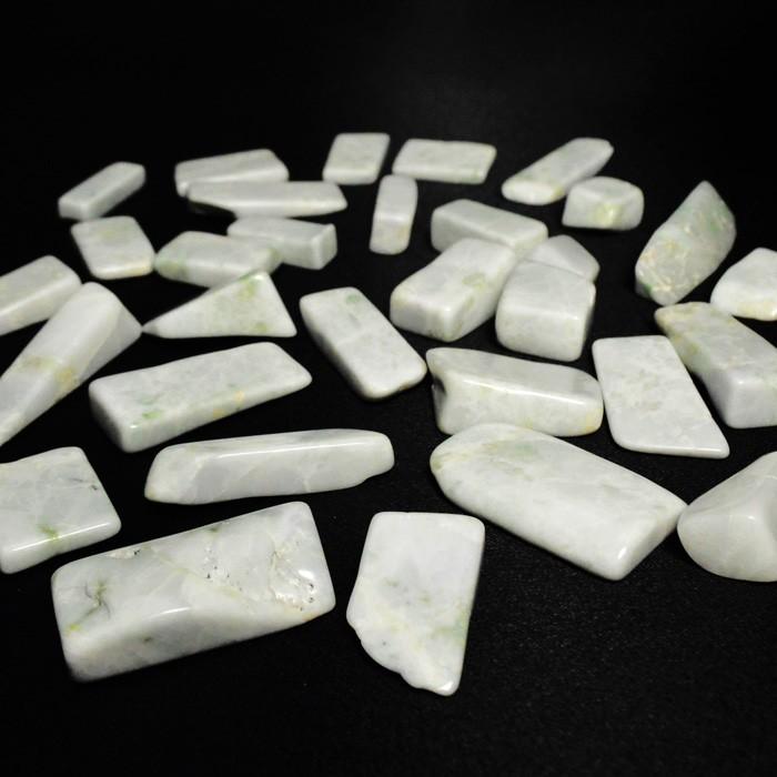 ④マヤ翡翠　天然石　穴付き　希少　天然石 ①マヤ翡翠 穴付き 希少 天然石