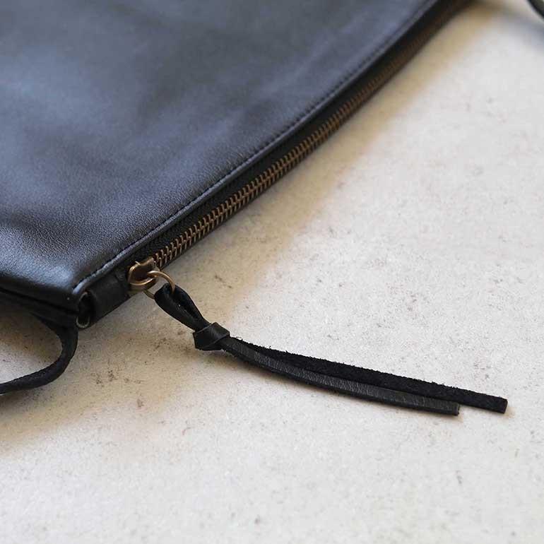 ショルダーバッグ  ポシェット レディース レザー 牛革 シンプル ブラック コンパクト クラスカ CLASKA Pochette Hippo noir | CLASKA Gallery & Shop ”DO” | 02