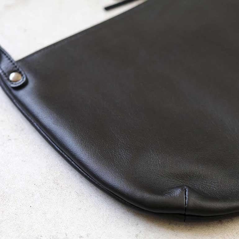 ショルダーバッグ  ポシェット レディース レザー 牛革 シンプル ブラック コンパクト クラスカ CLASKA Pochette Hippo noir | CLASKA Gallery & Shop ”DO” | 04