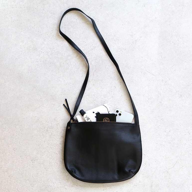 ショルダーバッグ  ポシェット レディース レザー 牛革 シンプル ブラック コンパクト クラスカ CLASKA Pochette Hippo noir | CLASKA Gallery & Shop ”DO” | 06