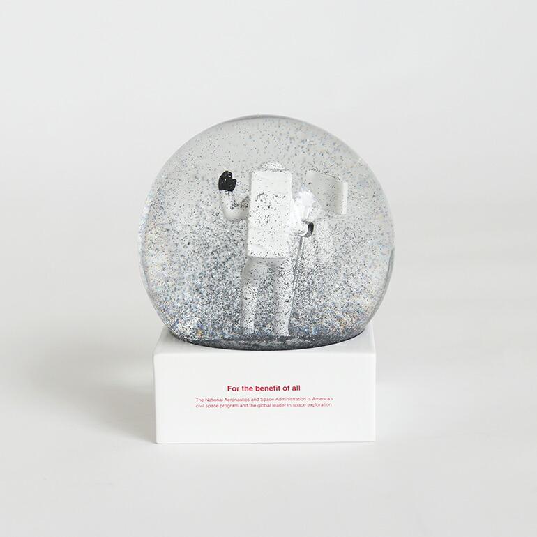 スノードーム 宇宙 宇宙飛行士 NASA アルテミス計画 オブジェ ギフト DETAIL  ディテール Snow Globe | DETAIL | 04