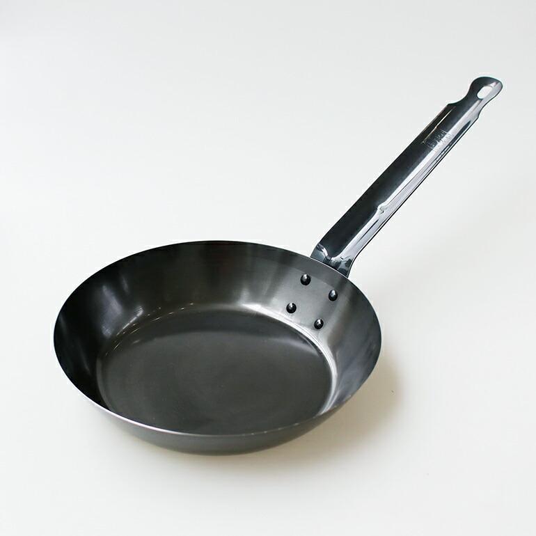フライパン 24cm 鉄製 調理道具 日本製 ブラックピーマン 工房アイザワ | 工房アイザワ