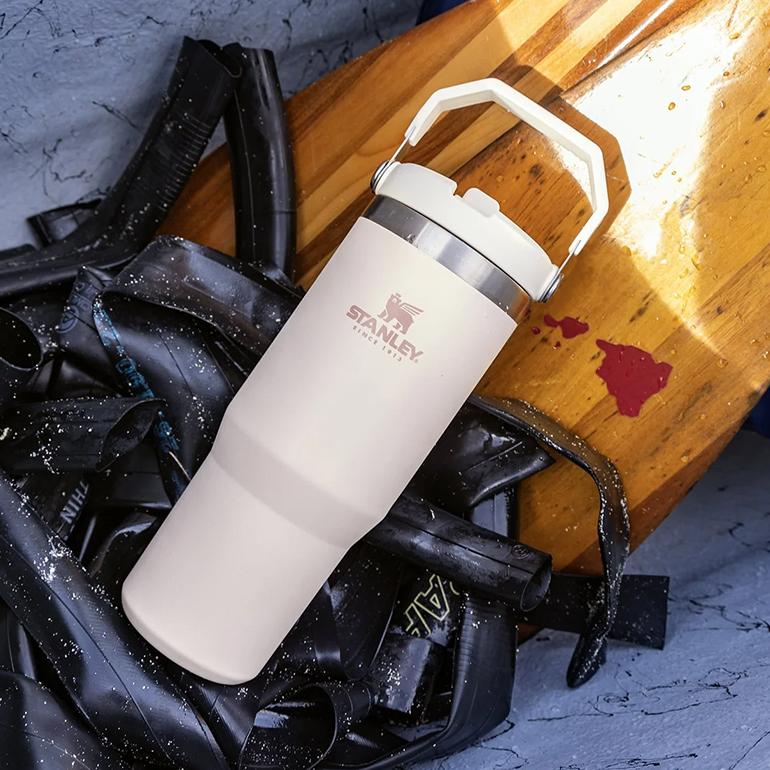 タンブラー ストロー ハンドル付き おしゃれ 水筒 880ml 保冷 STANLEY スタンレー アイスフローフリップストロー真空タンブラー | STANLEY | 12