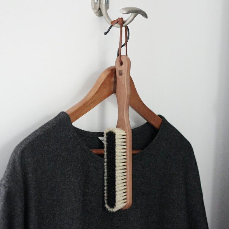 洋服ブラシ カシミヤ 衣類ケア スーツ コート 黒豚毛 白豚毛 木製 ドイツ製 ナチュラルレデッカー Redecker | REDECKER