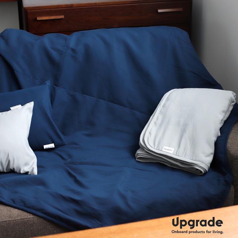 ブランケット 中綿入り 毛布 膝掛け 羽織 寝具 軽量 保温 防寒 リサイクル素材 大判 120×180cm お家洗濯 航空機内具 ドイツ DETAIL アップグレード BLANKET BC | DETAIL