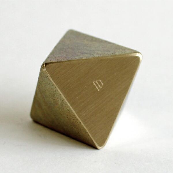 ペーパーウェイト 三角 真鍮 鋳物 鋳肌 二上 日本製 インテリア ディスプレイ フタガミ FUTAGAMI | FUTAGAMI | 01