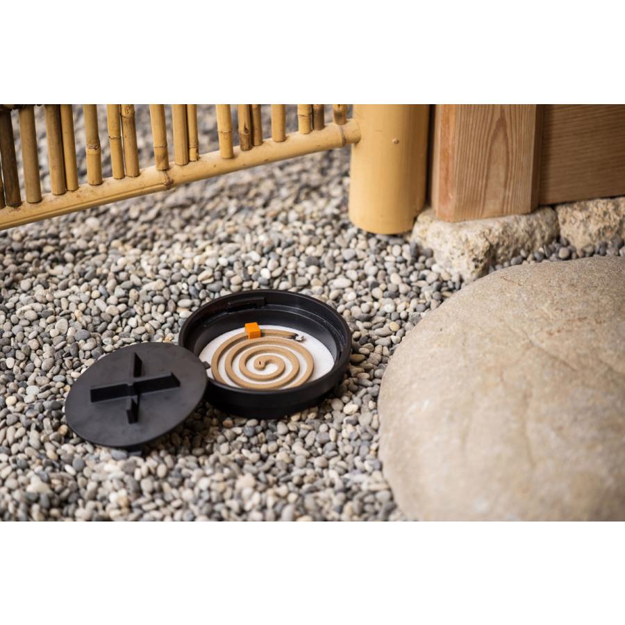蚊取り線香入れ ideaco Kayari Manhole おしゃれ 不燃ガラスファイバーシート付き 蚊遣り 蚊やり器 イデアコ マットブラック |  | 03
