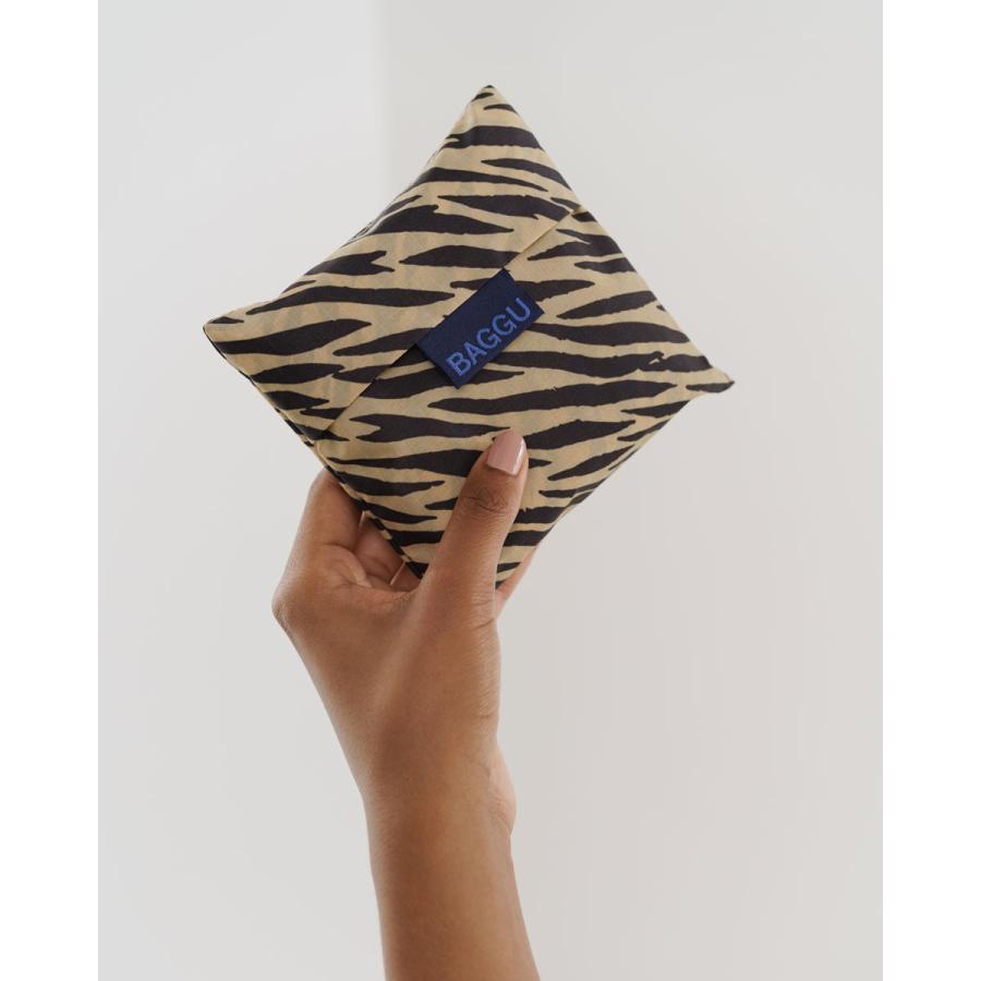エコバッグ BAGGU 正規品 STANDARD BAGGU レジ袋 コンパクト ポーチ付き 折りたたみ ショッピングバッグ バグゥ タイガーストライプ | BAGGU | 04