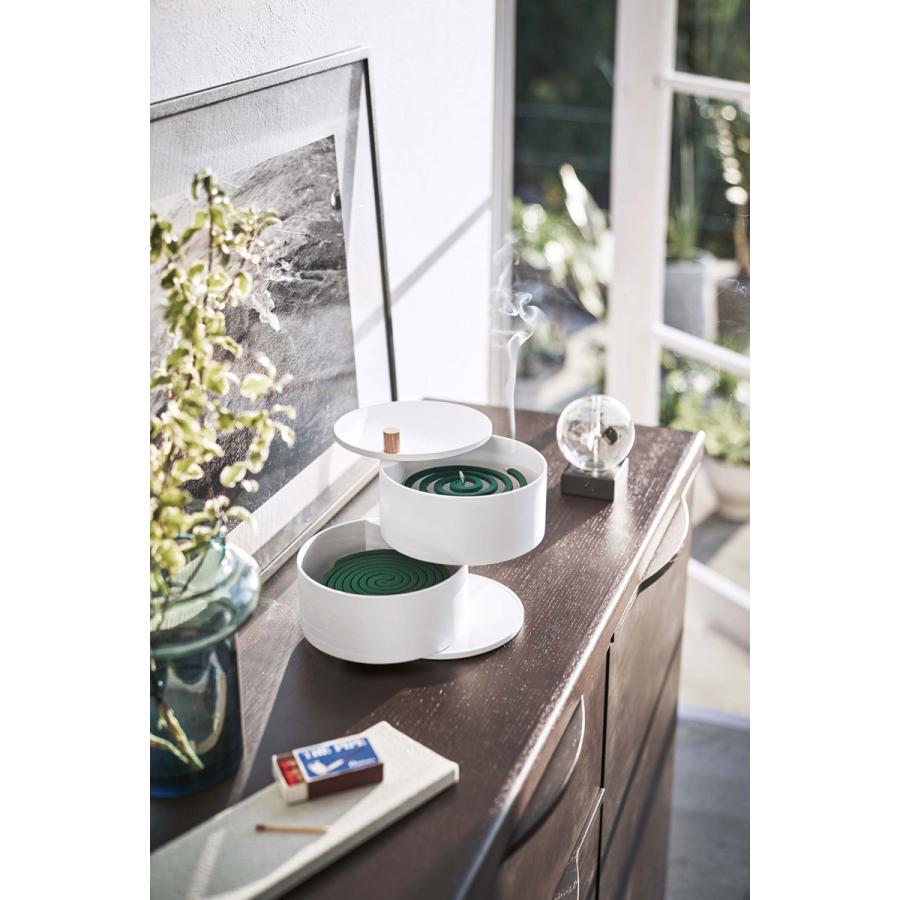 蚊取り線香入れ 正規品 TOWER タワー 収納トレー付き蚊遣り シンプル 白黒 蚊取り線香入れ モダン 蚊遣り 蚊やり器 山崎実業 ホワイト | tower | 01