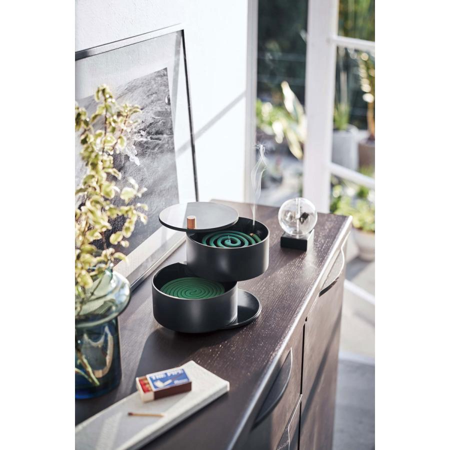 蚊取り線香入れ 正規品 TOWER タワー 収納トレー付き蚊遣り シンプル 白黒 蚊取り線香入れ モダン 蚊遣り 蚊やり器 山崎実業 ブラック | tower | 01