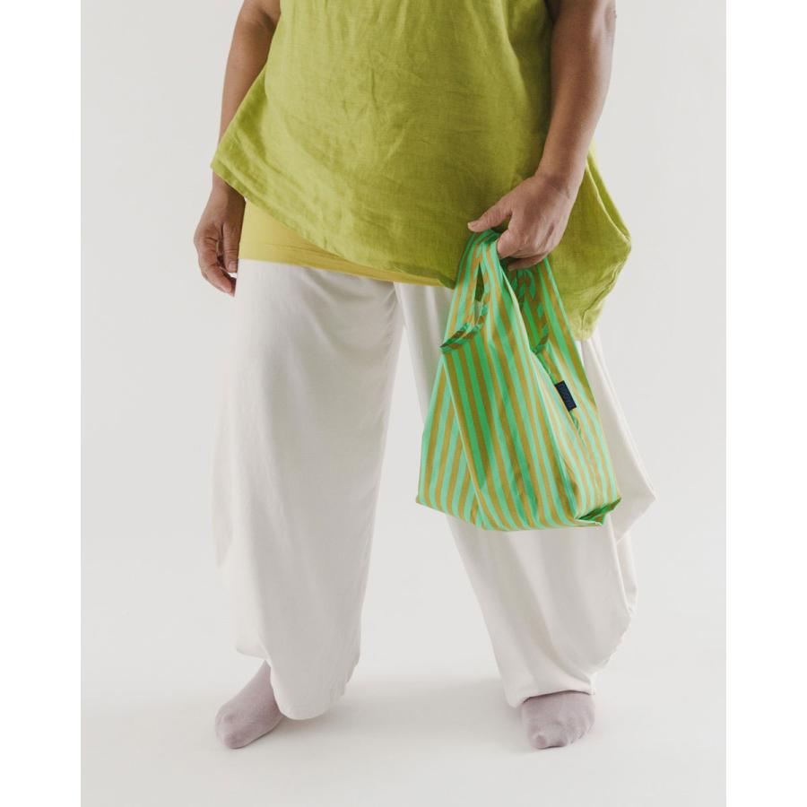 エコバッグ BAGGU 正規品 BABY BAGGU コンパクト マチ広 小さめサイズ 収納ポーチ 折りたたみ バグゥ ストライプ グリーンxブロンズ | BAGGU | 02