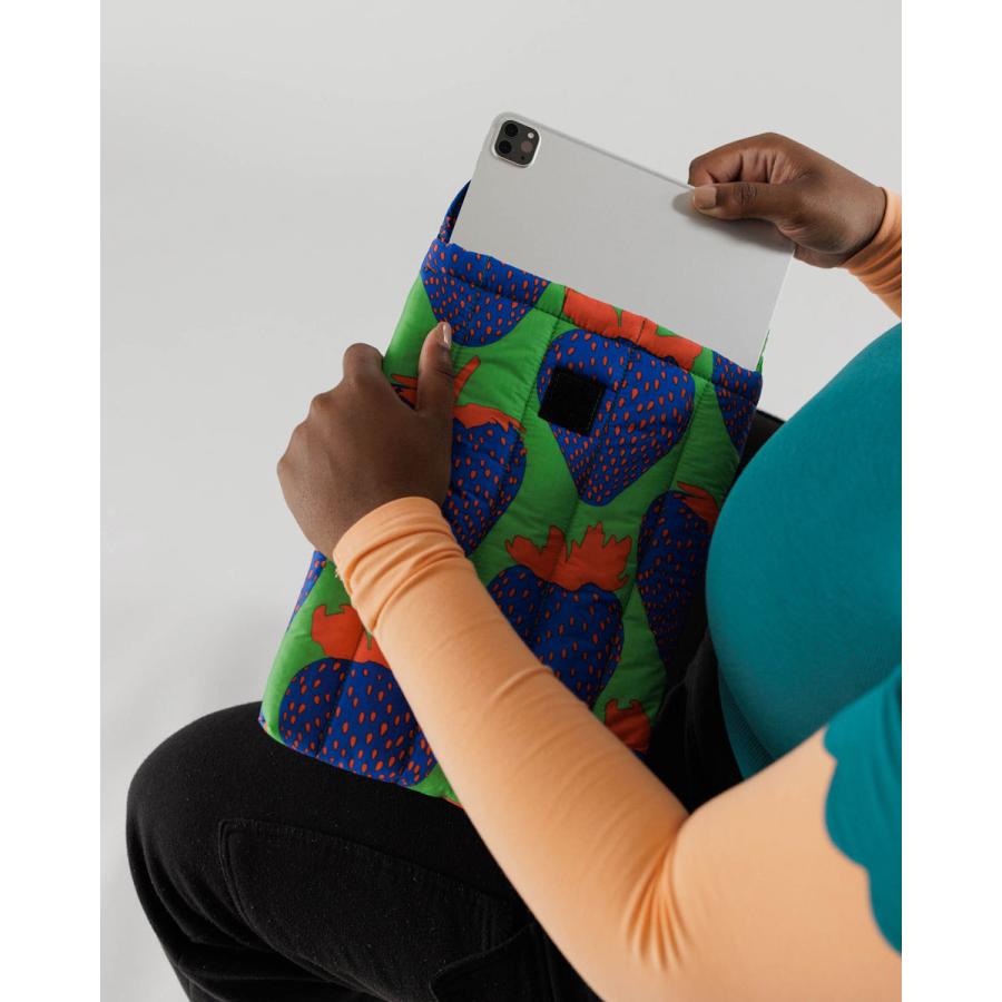 2022新作 ノートパソコンケース BAGGU PUFFY LAPTOP SLEEVE 13インチ PCバッグ 軽量 おしゃれ ブリーフケース バグゥ ミックスストロベリー |  | 01
