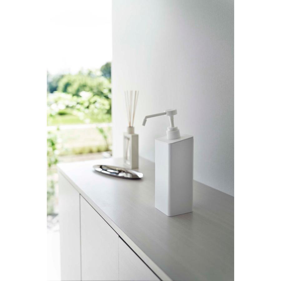 スプレーボトル 正規品 TOWER タワー マグネットアルコール除菌スプレーボトル 500mL 玄関扉 マグネット アルコール対応 アルコールボトル 山崎実業 ホワイト | tower | 02