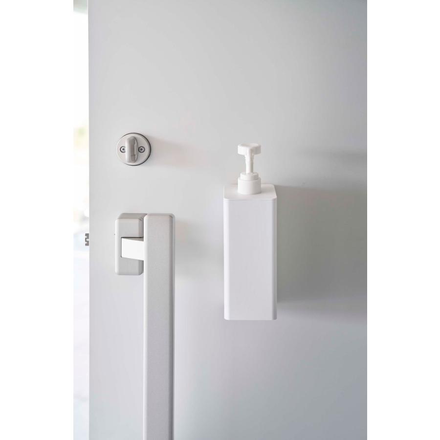 スプレーボトル 正規品 TOWER タワー マグネットアルコール除菌スプレーボトル 500mL 玄関扉 マグネット アルコール対応 アルコールボトル 山崎実業 ホワイト | tower | 03