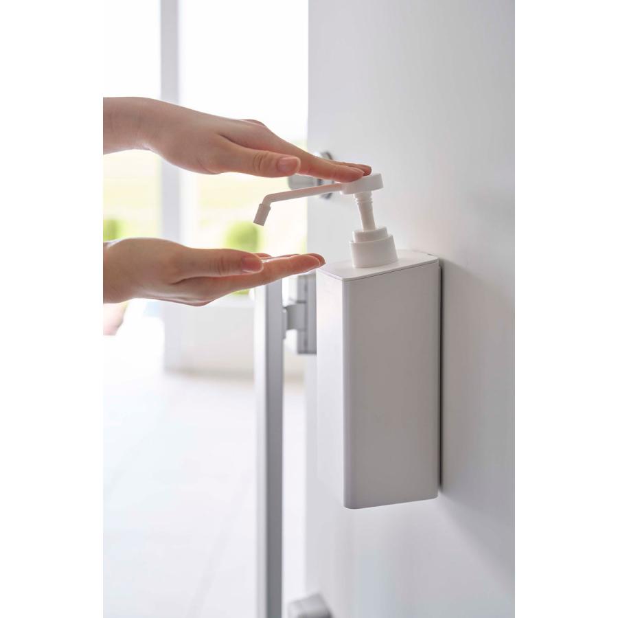 スプレーボトル 正規品 TOWER タワー マグネットアルコール除菌スプレーボトル 500mL 玄関扉 マグネット アルコール対応 アルコールボトル 山崎実業 ホワイト | tower | 06