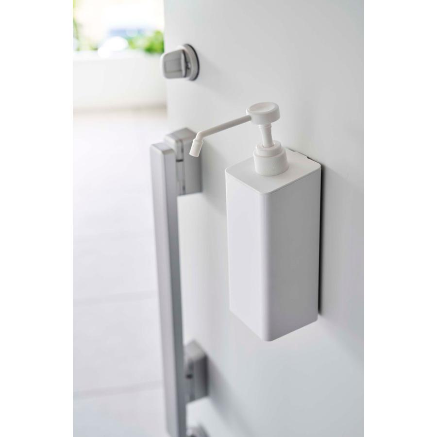 スプレーボトル 正規品 TOWER タワー マグネットアルコール除菌スプレーボトル 500mL 玄関扉 マグネット アルコール対応 アルコールボトル 山崎実業 ホワイト | tower | 07