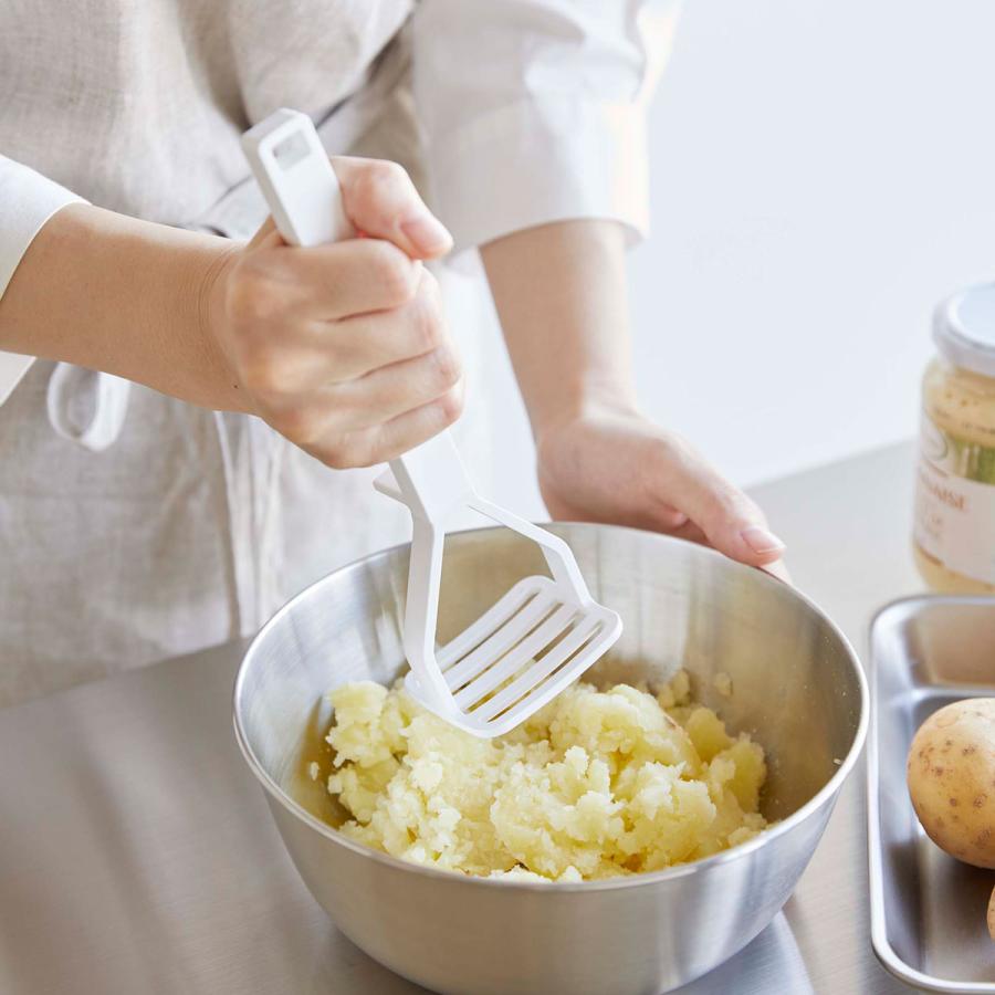 キッチンツール 正規品 TOWER タワー シリコーンハンドル ポテトマッシャー 便利 先端浮く構造 使いやすい つぶし機 じゃがいも 山崎実業 ホワイト | tower