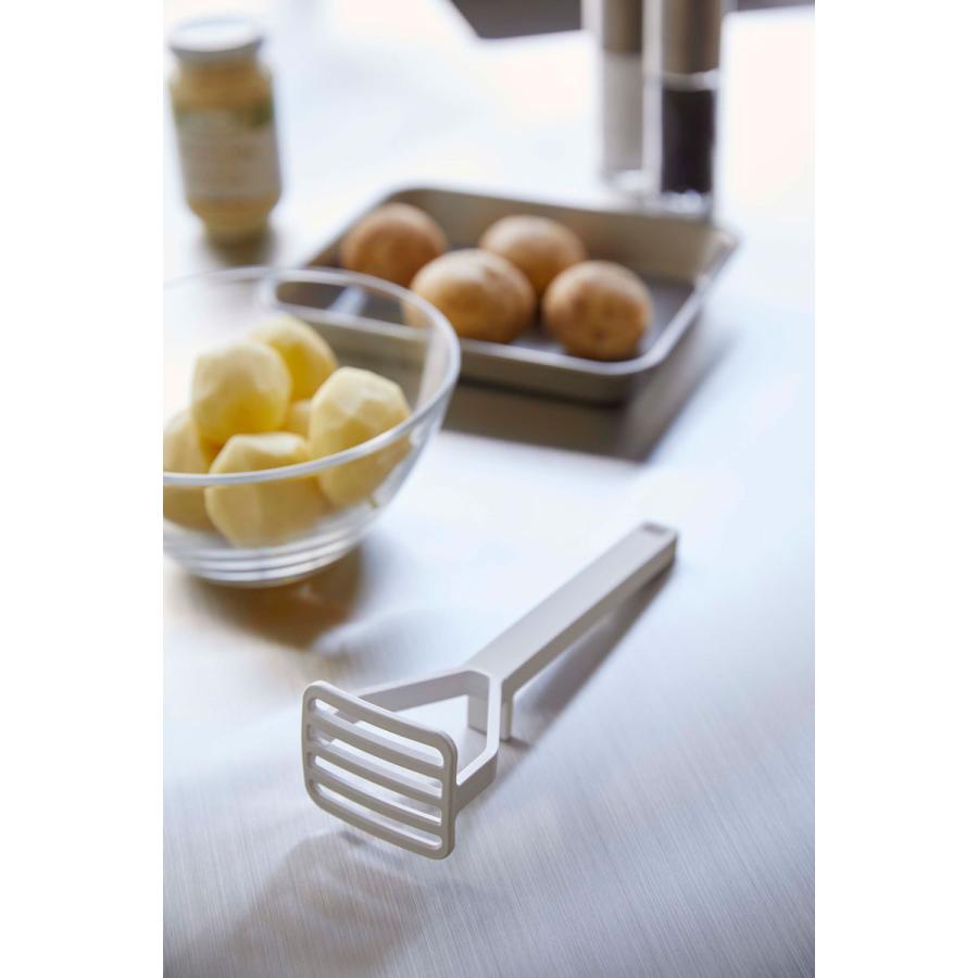 キッチンツール 正規品 TOWER タワー シリコーンハンドル ポテトマッシャー 便利 先端浮く構造 使いやすい つぶし機 じゃがいも 山崎実業 ホワイト | tower | 03