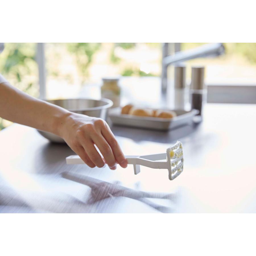 キッチンツール 正規品 TOWER タワー シリコーンハンドル ポテトマッシャー 便利 先端浮く構造 使いやすい つぶし機 じゃがいも 山崎実業 ホワイト | tower | 08