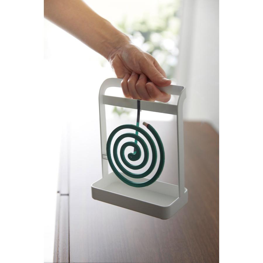 蚊取り線香入れ 正規品 tower タワー 蚊取り線香ハンガー ベランダ 火消し コンパクト おしゃれ キャンプ 蚊遣り 蚊やり器 山崎実業 ホワイト | tower | 02