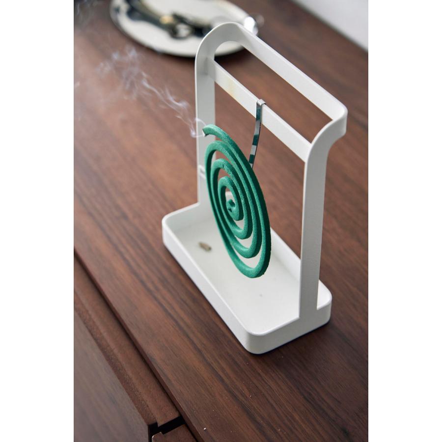 蚊取り線香入れ 正規品 tower タワー 蚊取り線香ハンガー ベランダ 火消し コンパクト おしゃれ キャンプ 蚊遣り 蚊やり器 山崎実業 ホワイト | tower | 04