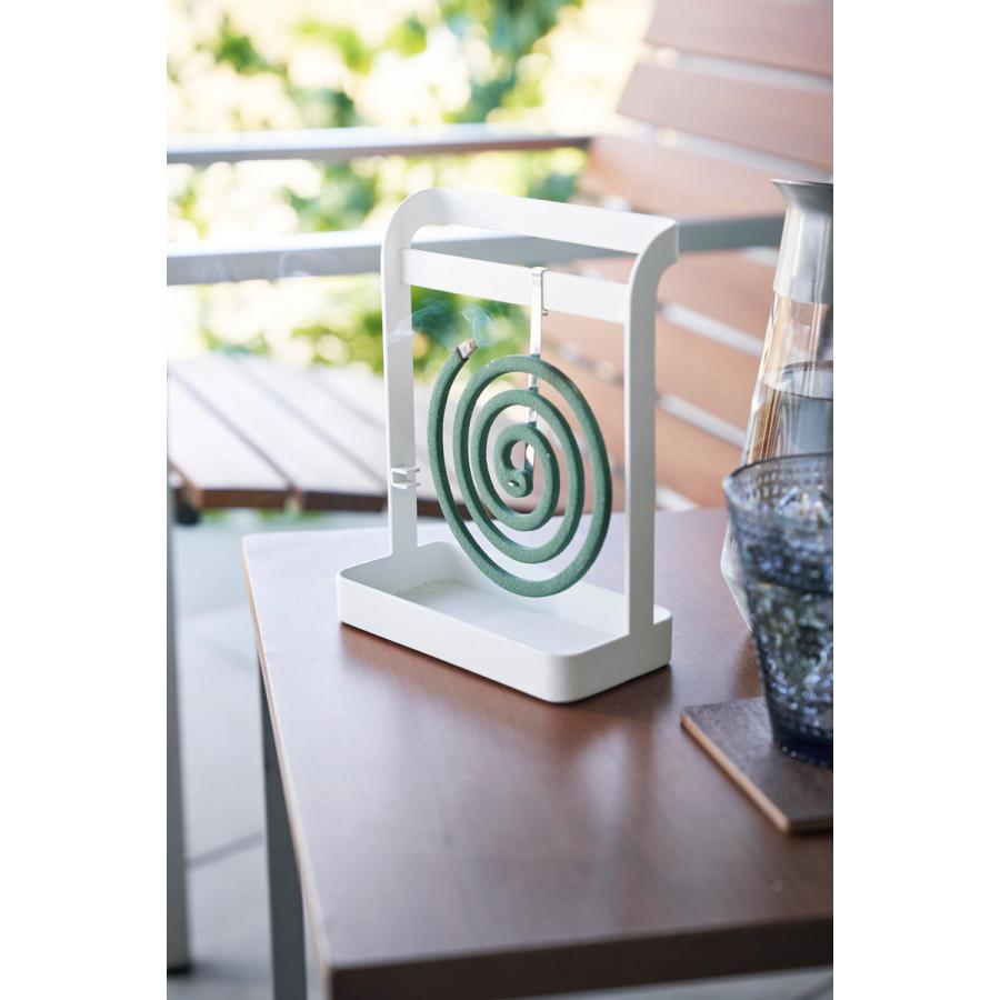 蚊取り線香入れ 正規品 tower タワー 蚊取り線香ハンガー ベランダ 火消し コンパクト おしゃれ キャンプ 蚊遣り 蚊やり器 山崎実業 ホワイト | tower | 07