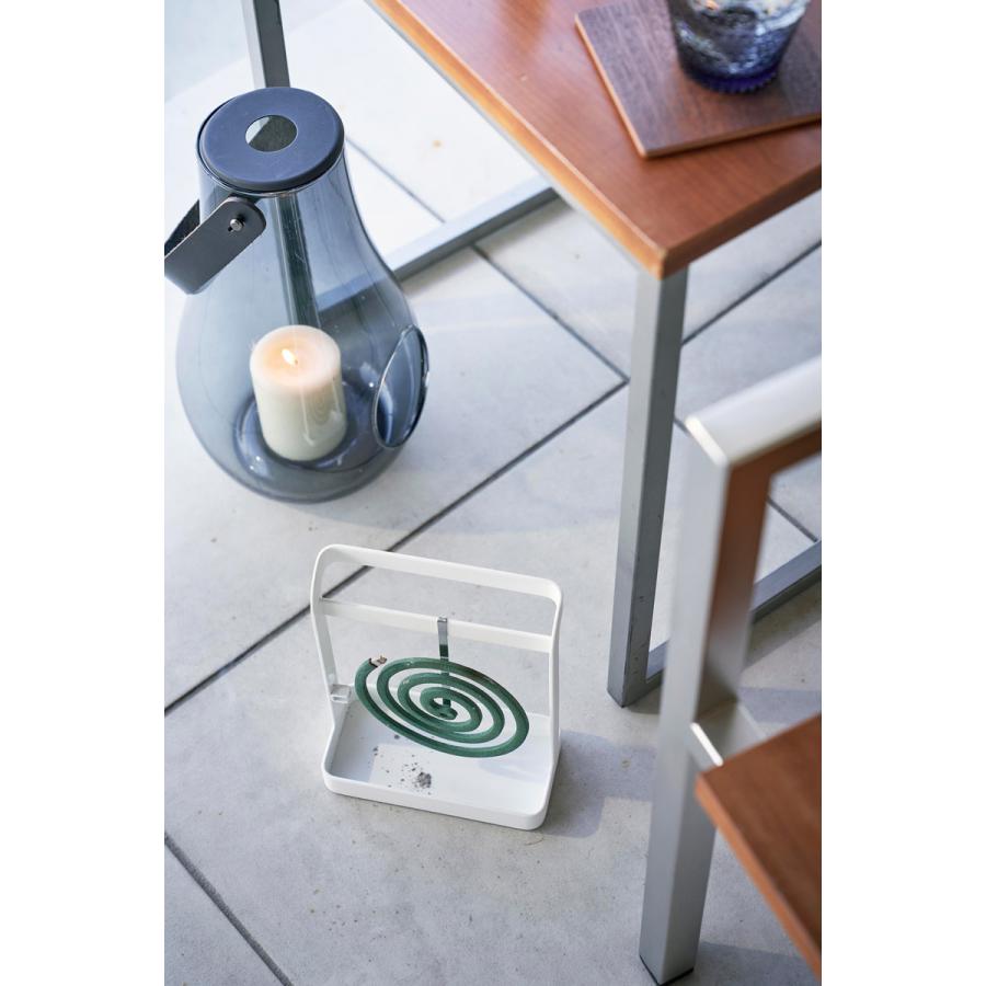 蚊取り線香入れ 正規品 tower タワー 蚊取り線香ハンガー ベランダ 火消し コンパクト おしゃれ キャンプ 蚊遣り 蚊やり器 山崎実業 ホワイト | tower | 08