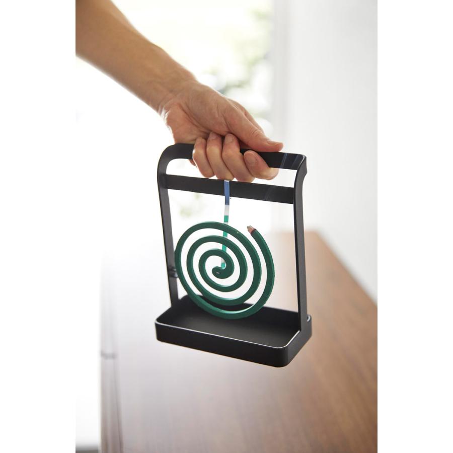 蚊取り線香入れ 正規品 tower タワー 蚊取り線香ハンガー ベランダ 火消し コンパクト おしゃれ キャンプ 蚊遣り 蚊やり器 山崎実業 ブラック | tower | 02