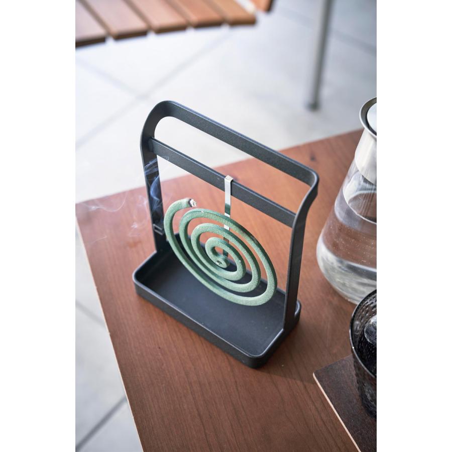 蚊取り線香入れ 正規品 tower タワー 蚊取り線香ハンガー ベランダ 火消し コンパクト おしゃれ キャンプ 蚊遣り 蚊やり器 山崎実業 ブラック | tower | 06