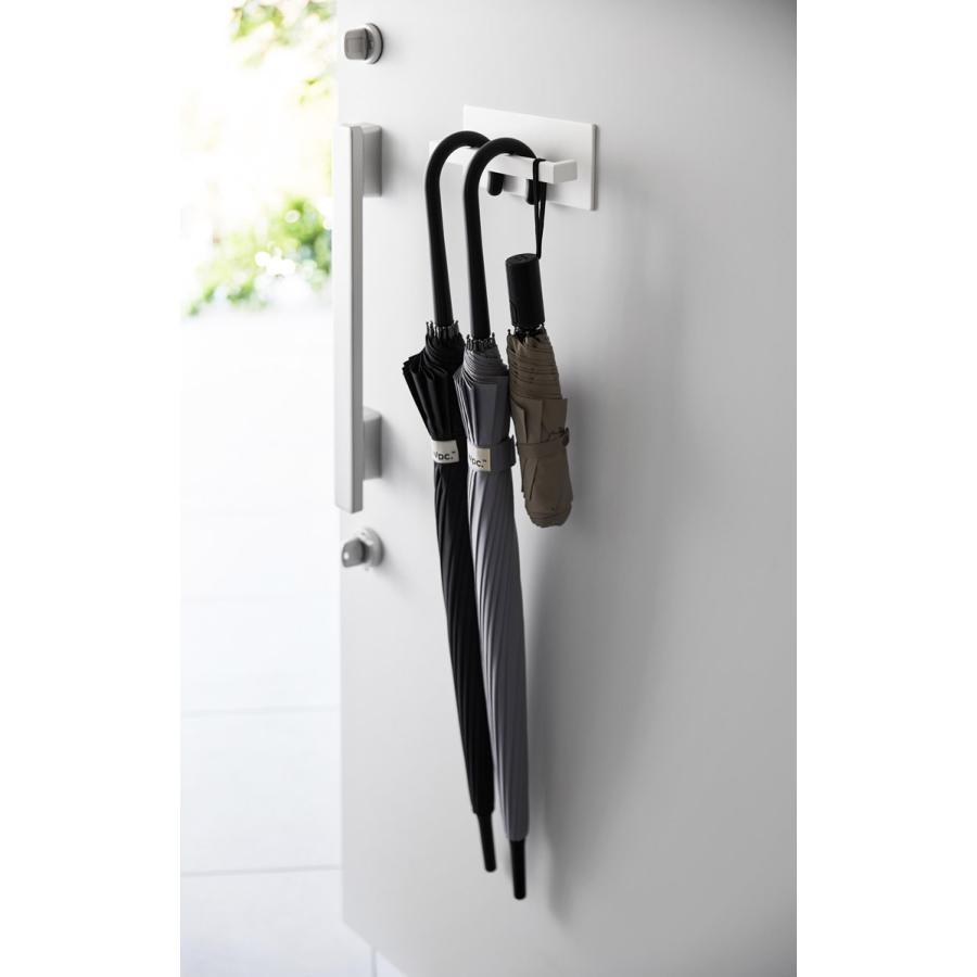 傘立て 正規品 tower タワー マグネットアンブレラハンガー 浮かせて収納 コンパクト スリム 折り畳み傘 傘たて 傘スタンド 山崎実業 ホワイト | tower | 02