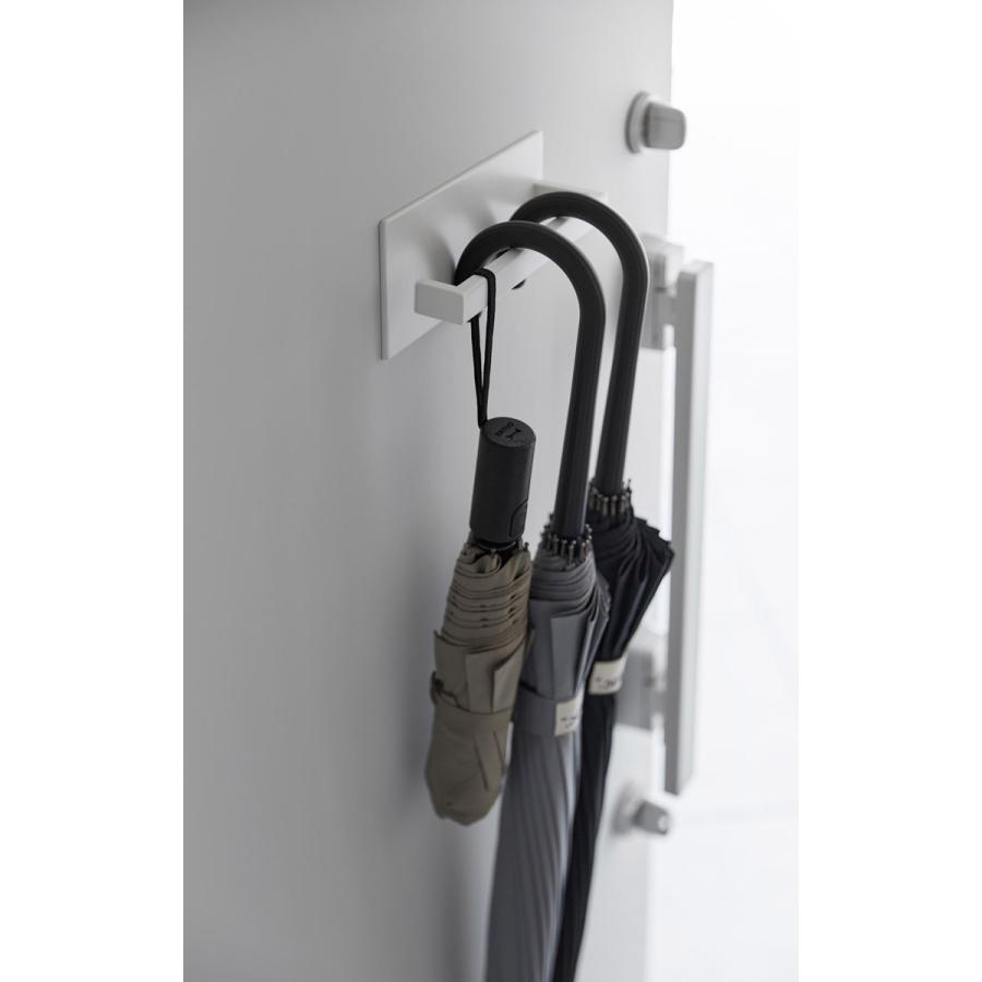 傘立て 正規品 tower タワー マグネットアンブレラハンガー 浮かせて収納 コンパクト スリム 折り畳み傘 傘たて 傘スタンド 山崎実業 ホワイト | tower | 03