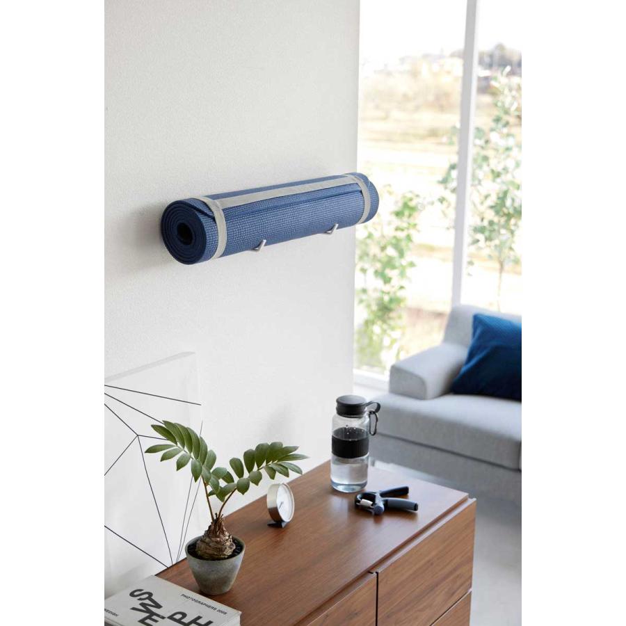 ヨガマットラック 正規品 tower タワー 石こうボード壁対応ウォールヨガマットハンガー 石膏ボード対応 壁掛け 壁付け 収納ラック 山崎実業 ホワイト | tower | 02