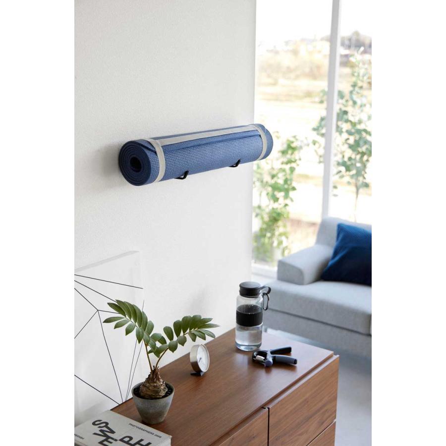 ヨガマットラック 正規品 tower タワー 石こうボード壁対応ウォールヨガマットハンガー 石膏ボード対応 壁掛け 壁付け 収納ラック 山崎実業 ブラック | tower | 02