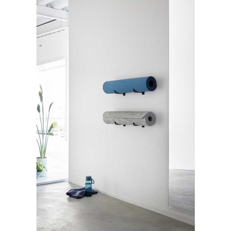 ヨガマットラック 正規品 tower タワー 石こうボード壁対応ウォールヨガマットハンガー 石膏ボード対応 壁掛け 壁付け 収納ラック 山崎実業 ブラック | tower | 04