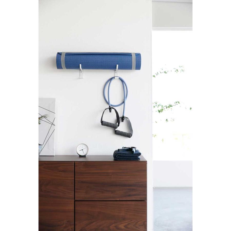 ヨガマットラック 正規品 tower タワー 石こうボード壁対応ウォールヨガマットハンガー フック付き 石膏ボード対応 壁掛け 壁付け 収納ラック 山崎実業 ホワイト | tower | 07