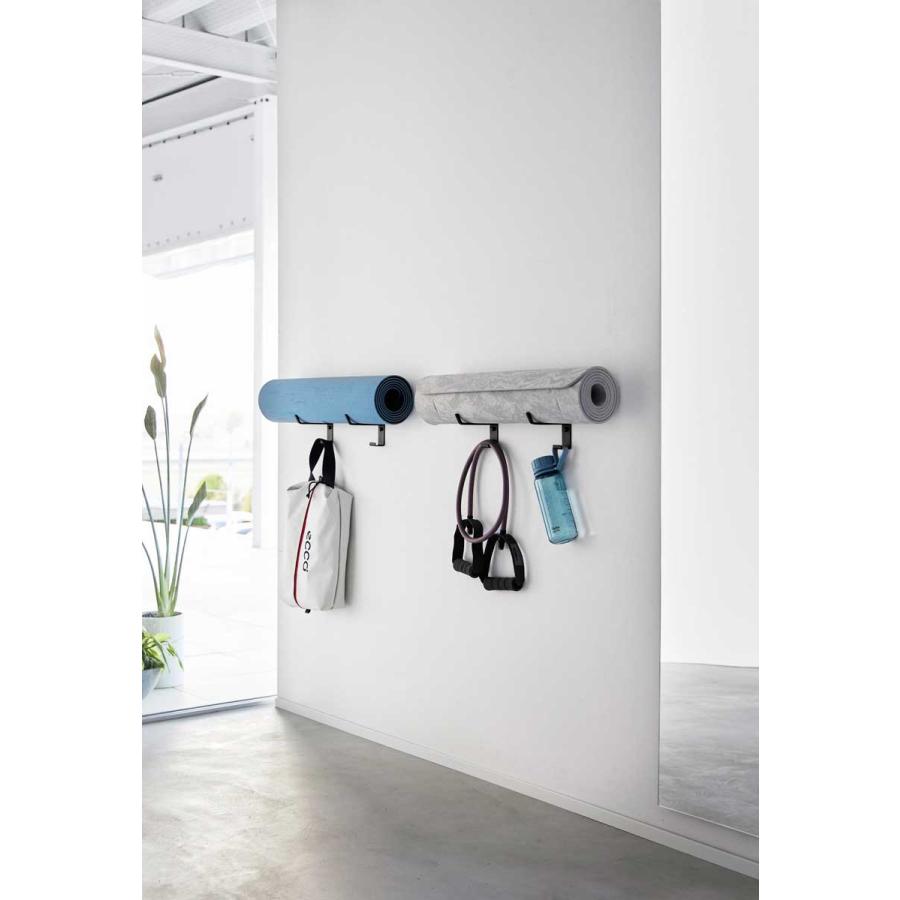 ヨガマットラック 正規品 tower タワー 石こうボード壁対応ウォールヨガマットハンガー フック付き 石膏ボード対応 壁掛け 壁付け 収納ラック 山崎実業 ブラック | tower | 05