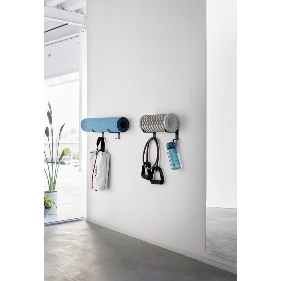 ヨガマットラック 正規品 tower タワー 石こうボード壁対応ウォールヨガマットハンガー フック付き 石膏ボード対応 壁掛け 壁付け 収納ラック 山崎実業 ブラック | tower | 06