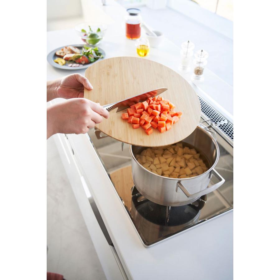 まな板 正規品 tosca トスカ まな板 丸型 木製 竹製 丸型 プレート ナチュラル カッティングボード 山崎実業 ナチュラル 竹製 |  | 03