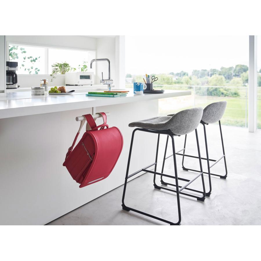 ランドセル収納 tower タワー デスク下ランドセル＆リュックハンガー 天板下 キッチンカウンター デスク下 壁付け ランドセルハンガー 山崎実業 ホワイト | tower | 02