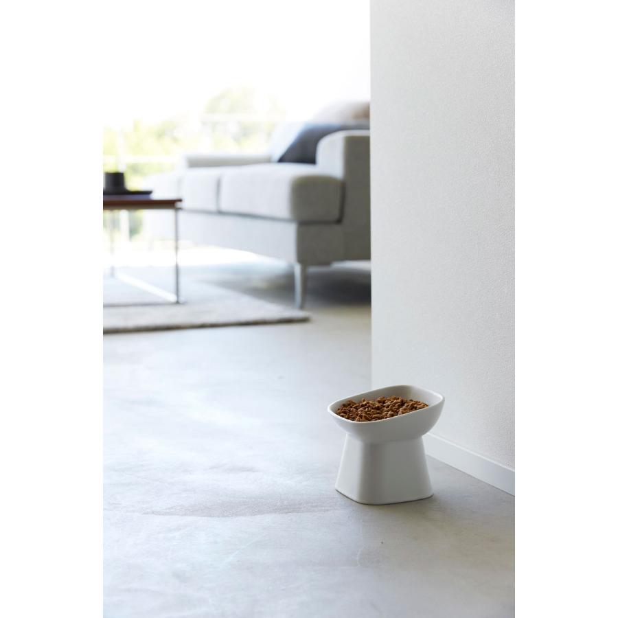 ペットフードボウル nooks ヌークス 食べやすい高さ陶器ペットフードボウル 斜めトール 犬猫用 陶器製 食洗機対応 ペット用品 山崎実業 正規品 ホワイト | 山崎実業 | 03