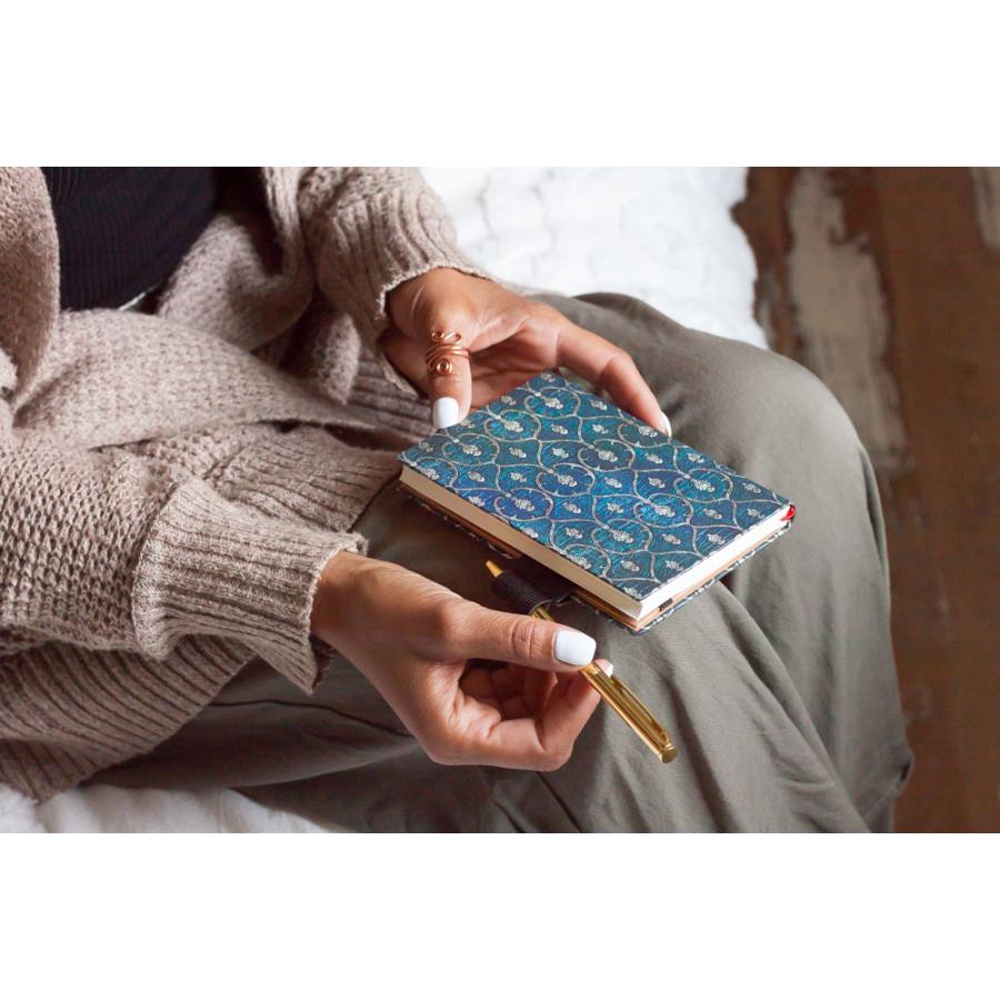 ペン差し paperblanks ペーパーブランクス ペンホルダー イギリス ブランド ヴィーガンレザー 手帳 ペンクリップ 正規品 カーボン・ブラック | paperblanks | 01