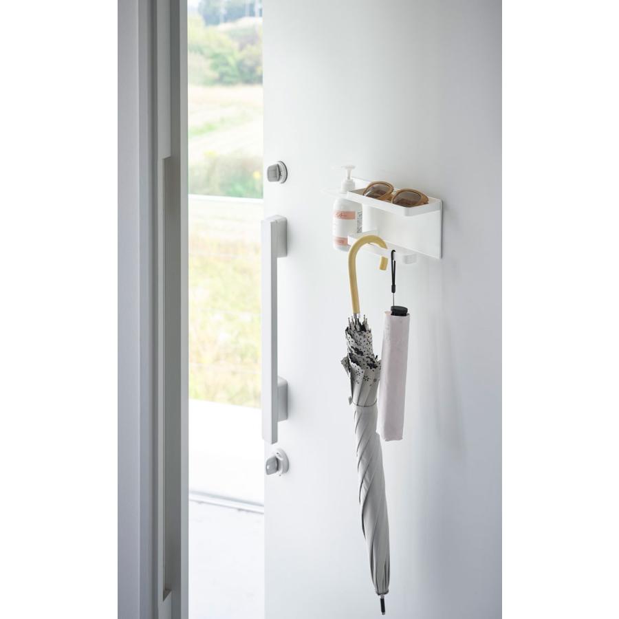 収納トレー 正規品 tower タワー マグネットUV対策用品収納ホルダー 玄関収納 玄関扉 折りたたみ傘 日傘 浮かせる収納 壁掛けトレー 山崎実業 ホワイト | tower | 02