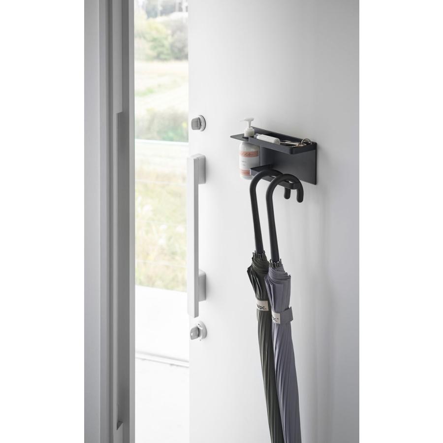 収納トレー 正規品 tower タワー マグネットUV対策用品収納ホルダー 玄関収納 玄関扉 折りたたみ傘 日傘 浮かせる収納 壁掛けトレー 山崎実業 ブラック | tower | 04