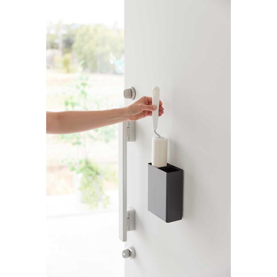 衣類用粘着クリーナースタンド tower タワー マグネット粘着クリーナースタンド収納&ダストボックス 玄関扉 マグネット収納 山崎実業 正規品 ブラック | tower | 02