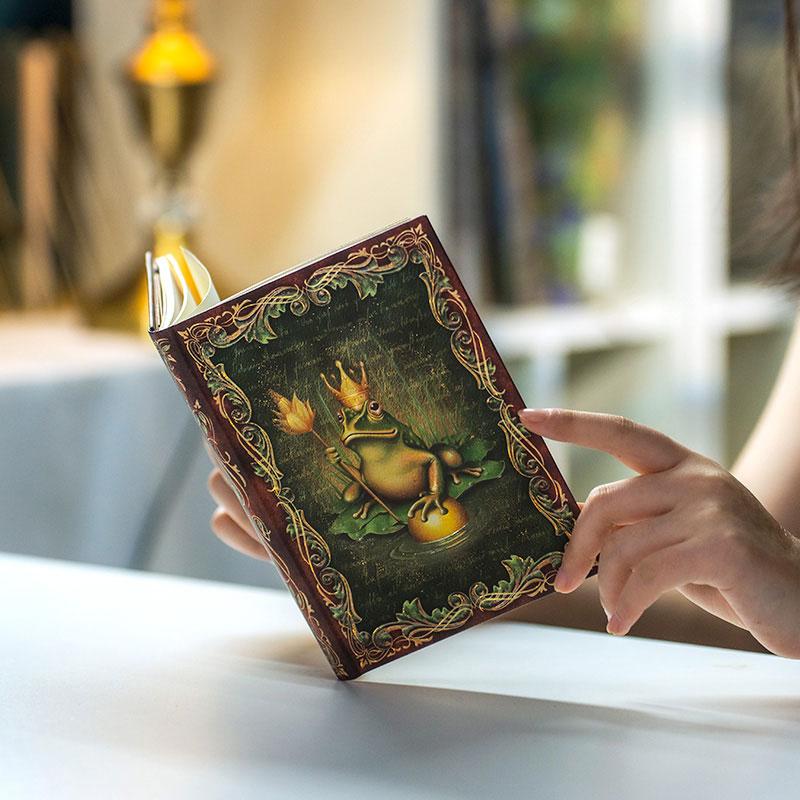 ノートブック paperblanks ペーパーブランクス MIDI ハードカバー 罫線 イギリス 英国 取扱店 芸術 アート 高級ノート 正規品 グリム兄弟 かえるの王子さま | paperblanks | 01