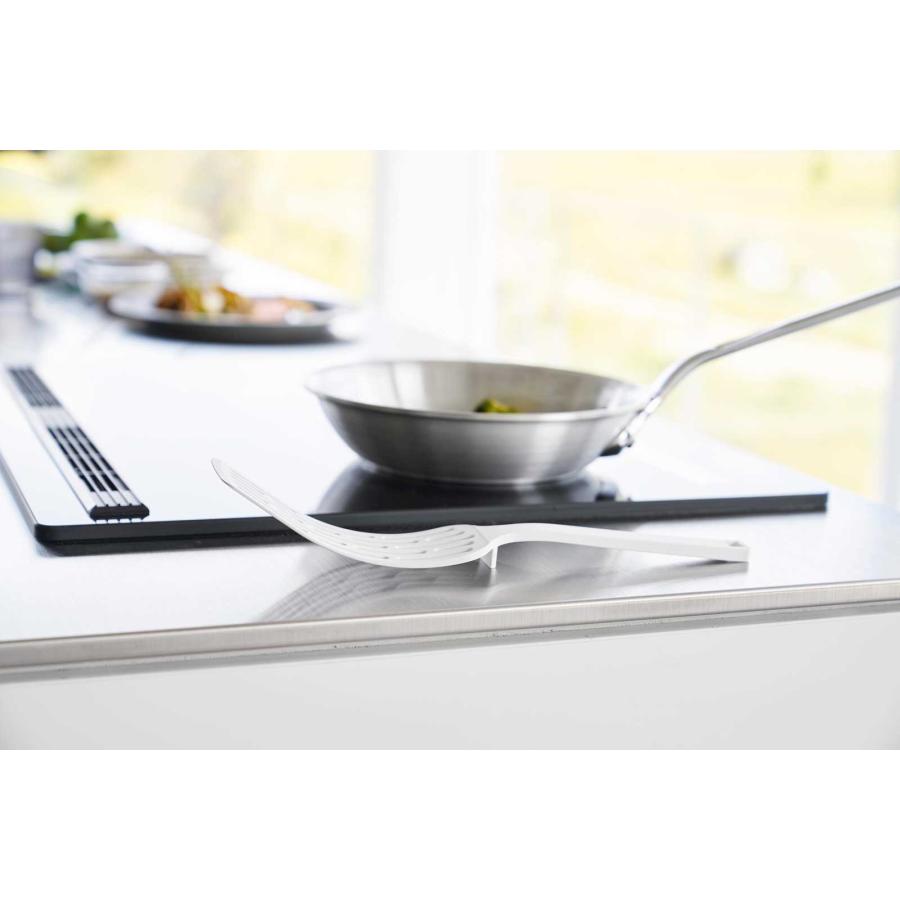 フライ返し tower タワー シリコーンハンドルロングターナー そのまま置ける 引っ掛け 食洗機対応 ターナー 山崎実業 正規品 1501 ホワイト | tower | 02